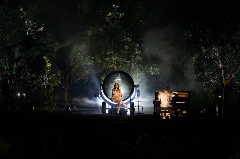 獨家：Billie Eilish 與 Apple Music 分享隔離期間的創作、與父親的電台節目以及與歌迷一起成長的故事