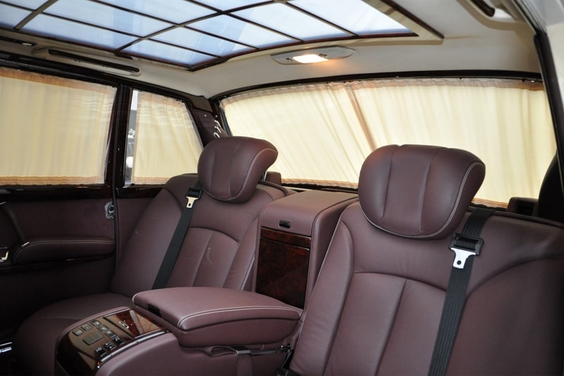 稀有 1975 年 Mercedes-Benz 豪華加長房車 Pullman 展開販售