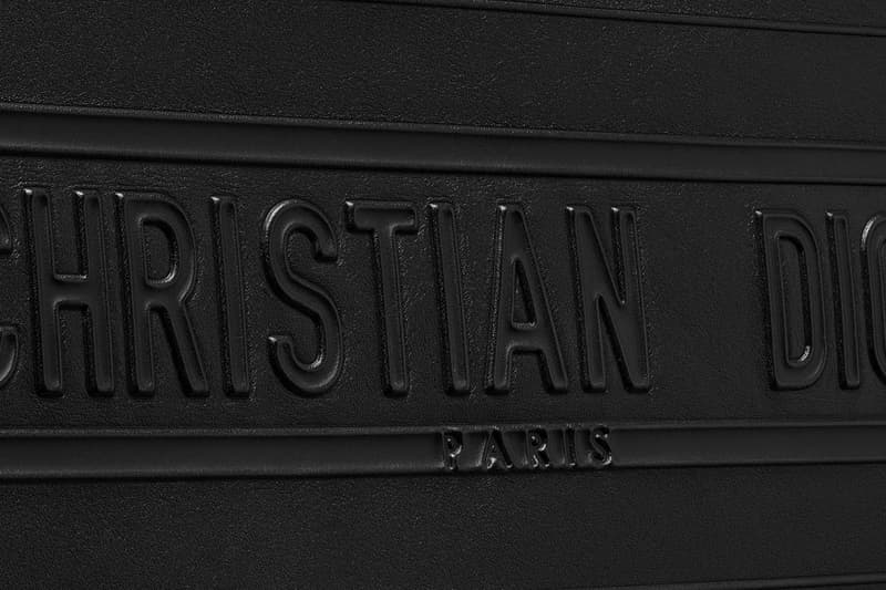 Dior 人氣包款 Book Tote 推出全新黑魂版本