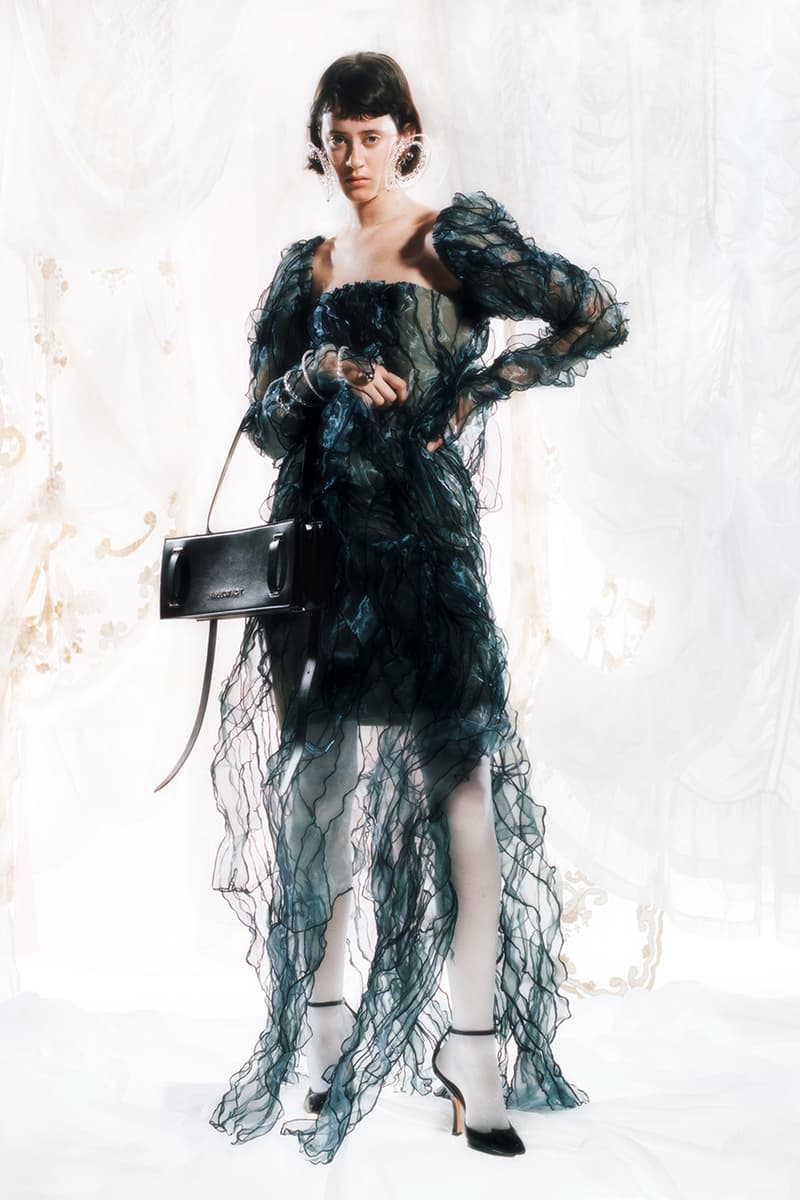 Y/Project 全新定番系列「Evergreen Collection」與 2021 春夏系列 Lookbook 正式發佈