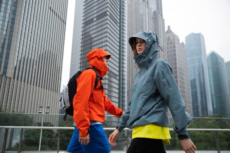 防雨也要有型，ARC'TERYX 呈现「黄梅天」造型指南
