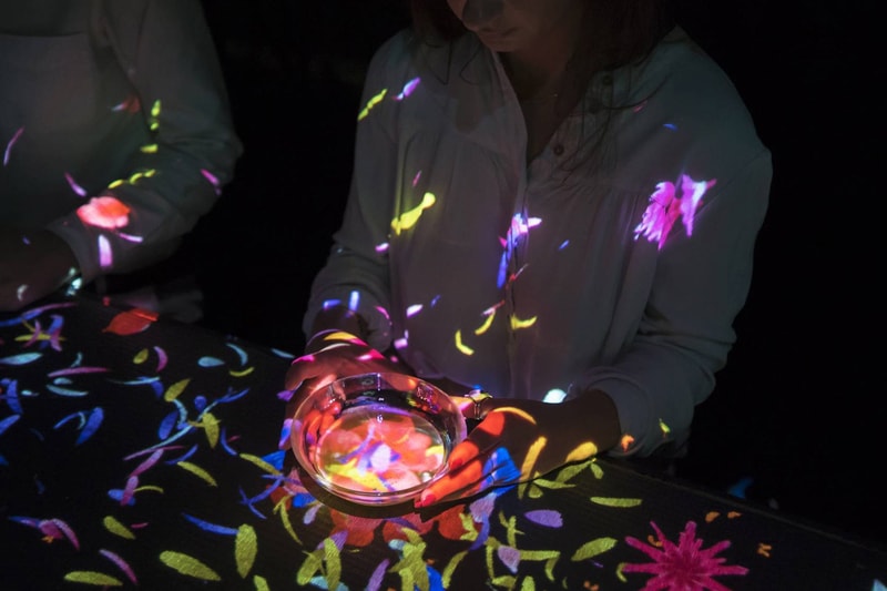 率先走進 teamLab 全新年度光影藝展「A Forest Where Gods Live」