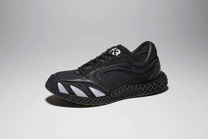 Y-3 为 RUNNER 4D 推出全新暗黑配色