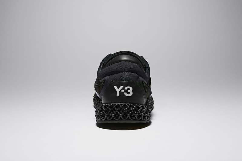 Y-3 为 RUNNER 4D 推出全新暗黑配色