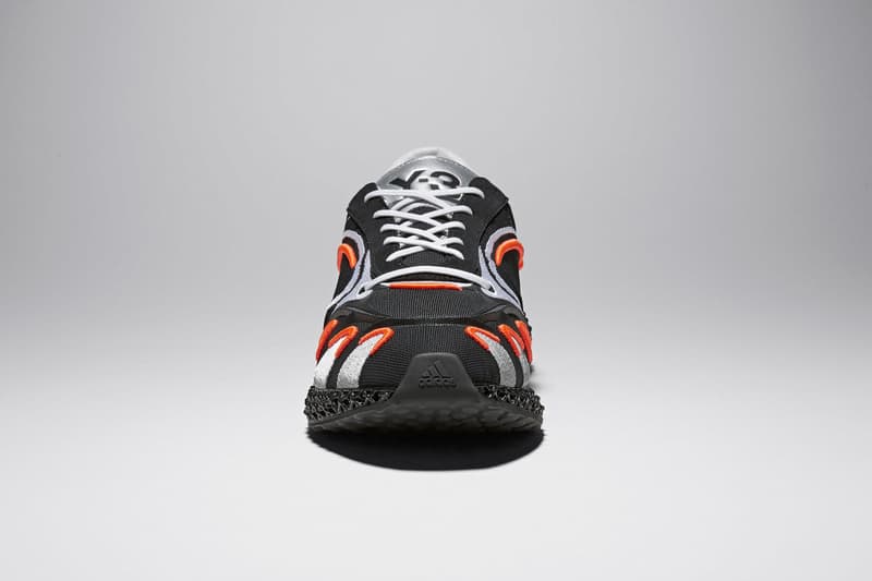 Y-3 为 RUNNER 4D 推出全新暗黑配色