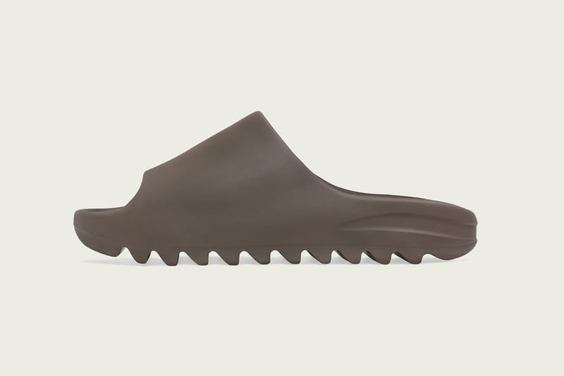 adidas YEEZY SLIDE 全新配色「Core」和「Soot」正式發佈