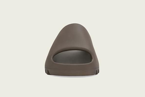 adidas YEEZY SLIDE 全新配色「Core」和「Soot」正式發佈
