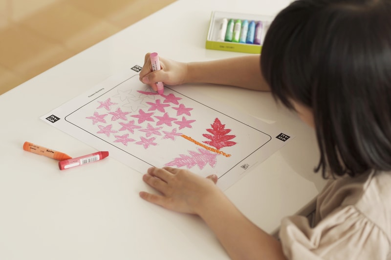 teamLab 推出全新居家互動式藝術作品《Flowers Bombing Home》