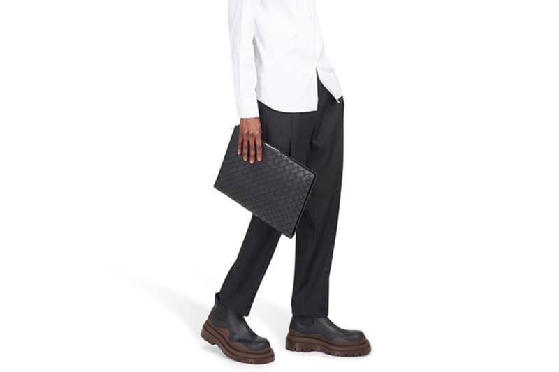 Bottega Veneta 全新合成橡膠材質手拿包上架