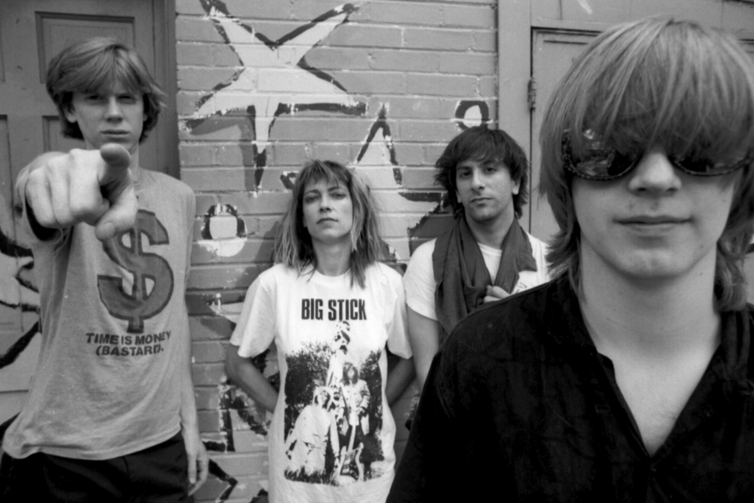 Sonic Youth 如何引领纽约地下音乐中的反消费主义思潮?| Cover Art