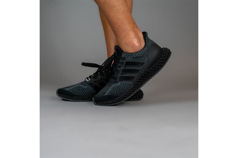 adidas 混種跑鞋 Ultra 4D 全新黑魂配色「Core Black」率先曝光