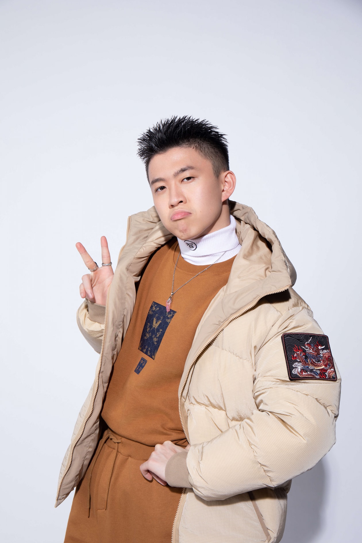 Rich Brian 出演美特斯邦威的中华美邦系列概念大片