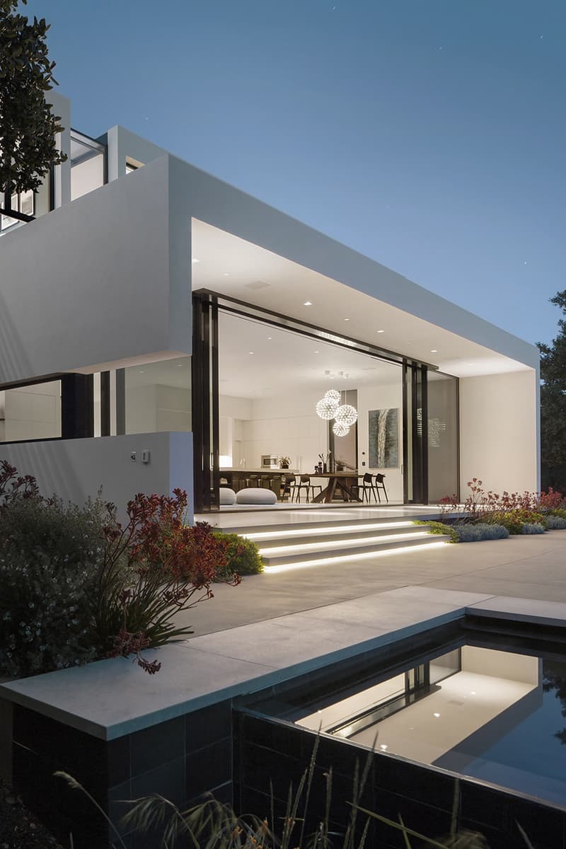 走進揉和大自然與人類精緻工藝住宅：Slot House