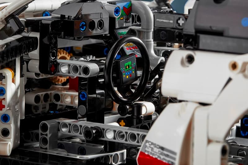 LEGO Technic 復刻發售 Porsche 人氣超跑 911 RSR 盒組