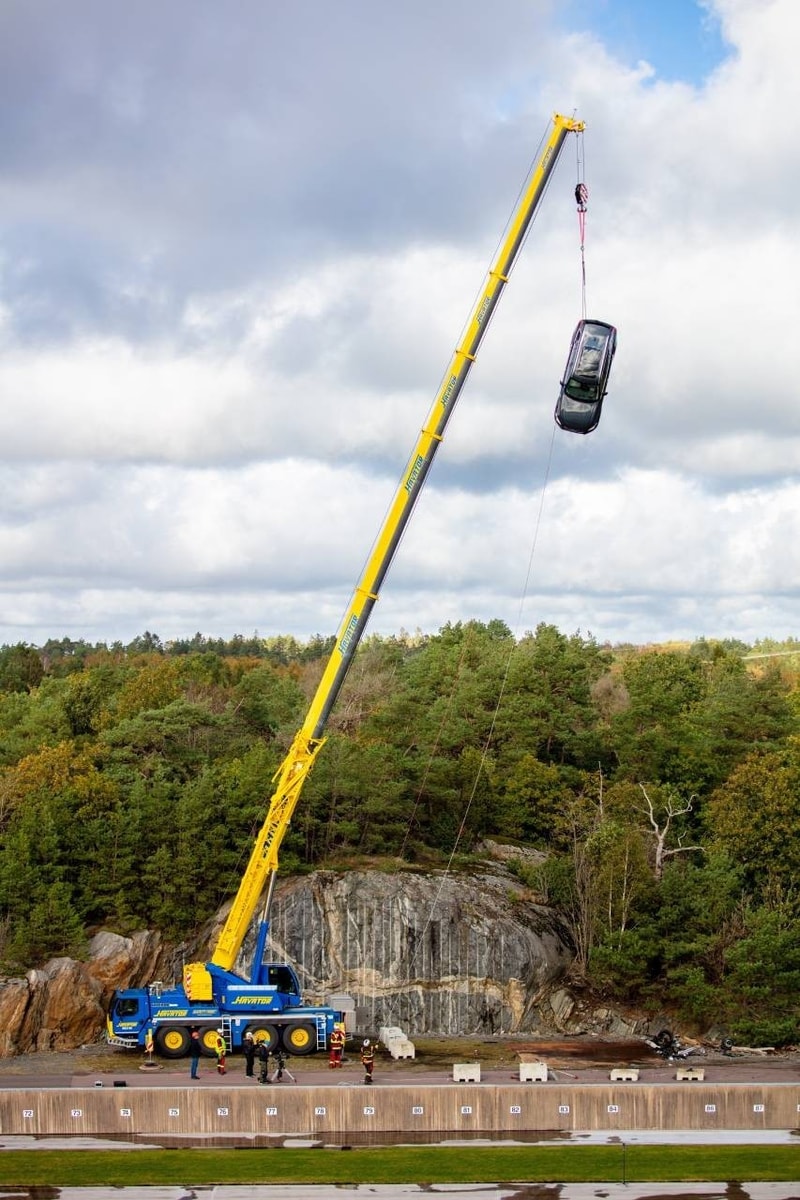 Volvo 進行 100 英呎高空自由落體碰撞測試