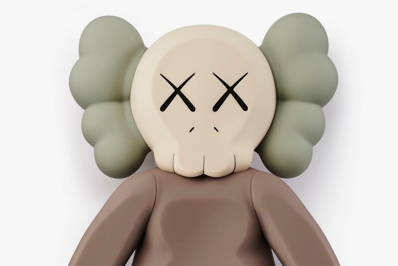 KAWS 推出全新 20 週年系列「面部朝下」搪膠公仔系列