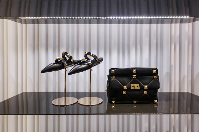 VALENTINO 2021 早春系列及 Romanstud 包款正式发布