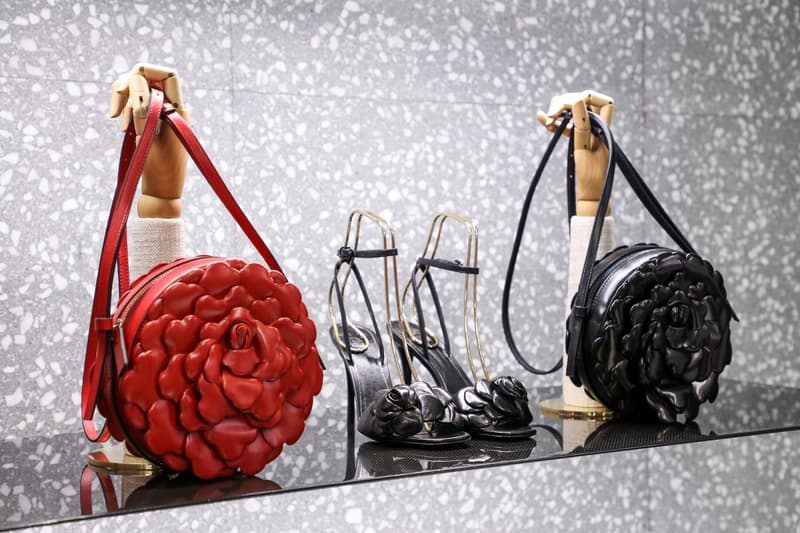 VALENTINO 2021 早春系列及 Romanstud 包款正式发布