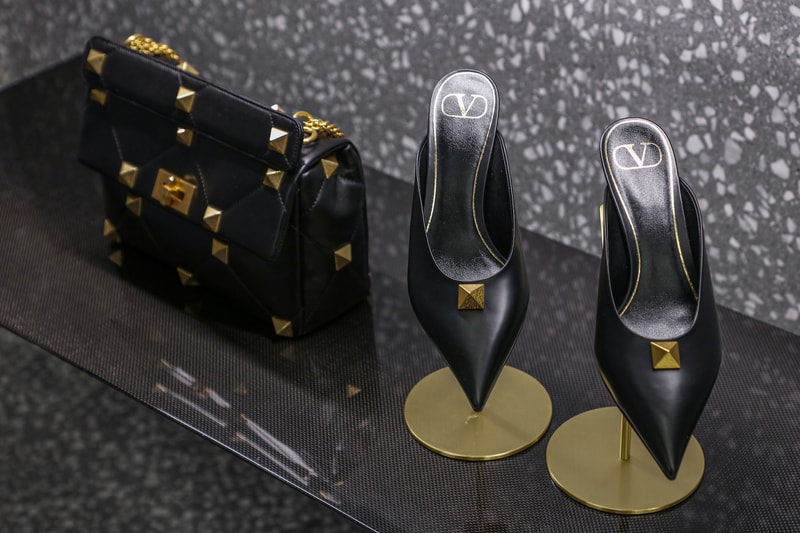 VALENTINO 2021 早春系列及 Romanstud 包款正式发布