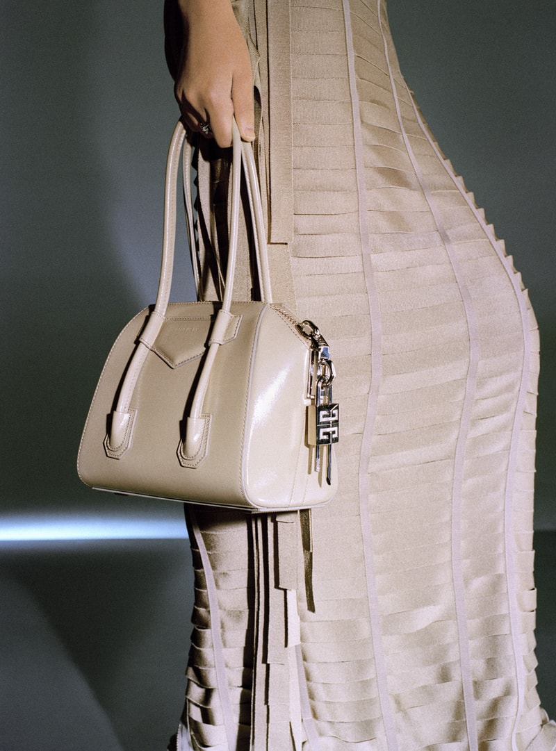 HYPEBEAST 打造 GIVENCHY  2021 情人节限定 ANTIGONA 造型型录