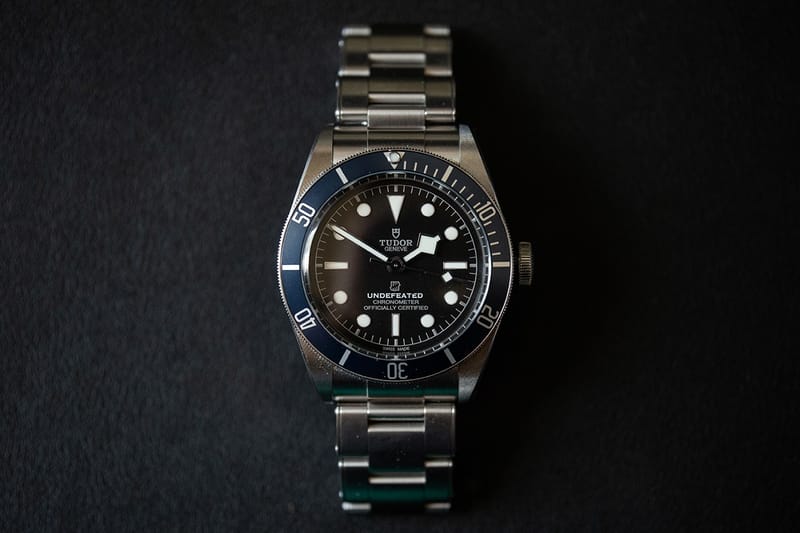 Tudor 攜手 UNDEFEATED 打造全新聯乘 Black Bay 腕錶