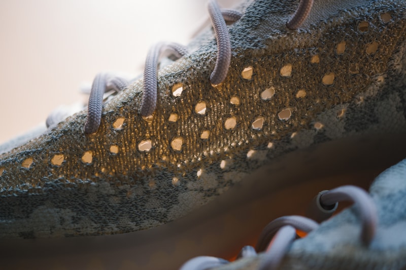 率先近賞 YEEZY BOOST 380 全新配色「Yecoraite」