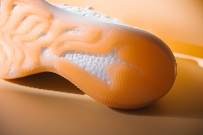 率先近賞 YEEZY BOOST 380 全新配色「Yecoraite」
