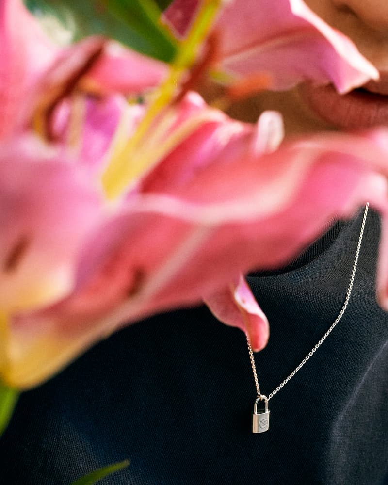 Louis Vuitton 携手 UNICEF 推出新款 Silver Lockit 手链与 Doudou Louis 泰迪熊