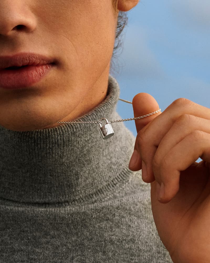 Louis Vuitton 携手 UNICEF 推出新款 Silver Lockit 手链与 Doudou Louis 泰迪熊