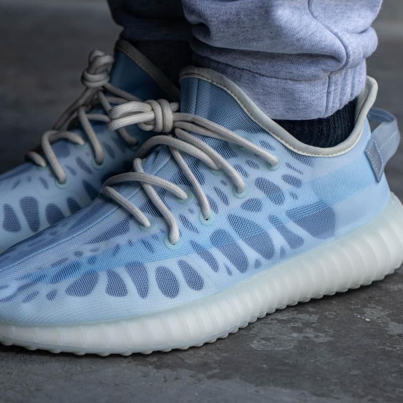 adidas YEEZY BOOST 350 V2 最新配色「Mono Ice」上腳圖輯率先曝光