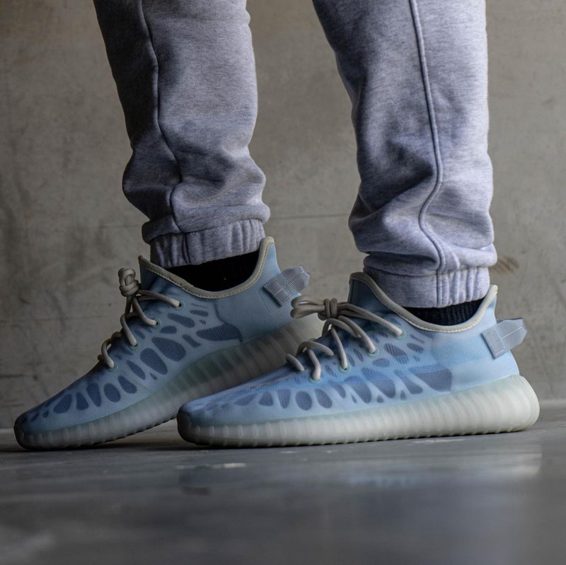 adidas YEEZY BOOST 350 V2 最新配色「Mono Ice」上腳圖輯率先曝光