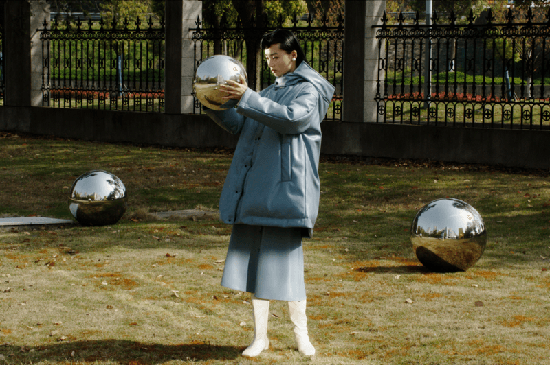 精选本季概念与衣物设计一致的 8 个系列，并邀设计师分享细节背后信息｜上海时装周细节特辑