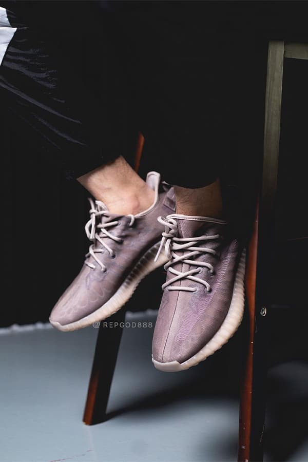 率先揭露 adidas YEEZY BOOST 350 V2 最新配色「Mono Mist」上腳圖輯