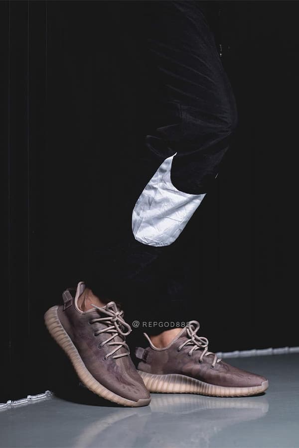 率先揭露 adidas YEEZY BOOST 350 V2 最新配色「Mono Mist」上腳圖輯