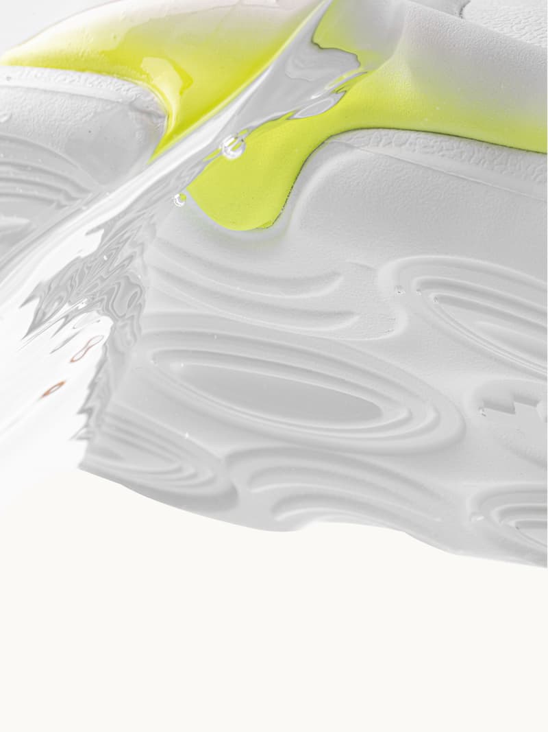 EQUALIZER OASIS 拖鞋推出全新白紫绿限定配色