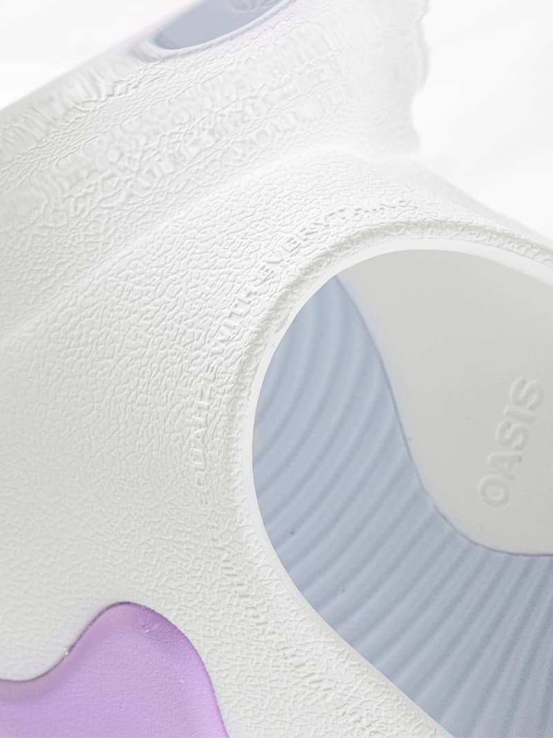 EQUALIZER OASIS 拖鞋推出全新白紫绿限定配色