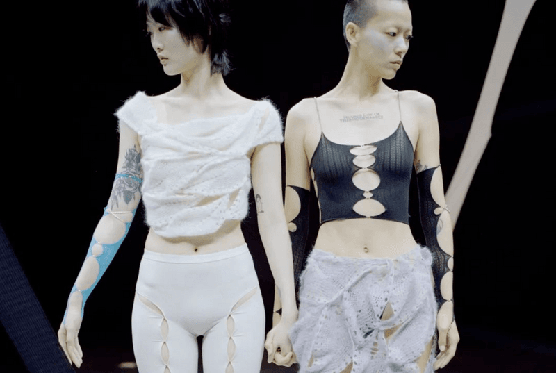 精选本季概念与衣物设计一致的 8 个系列，并邀设计师分享细节背后信息｜上海时装周细节特辑