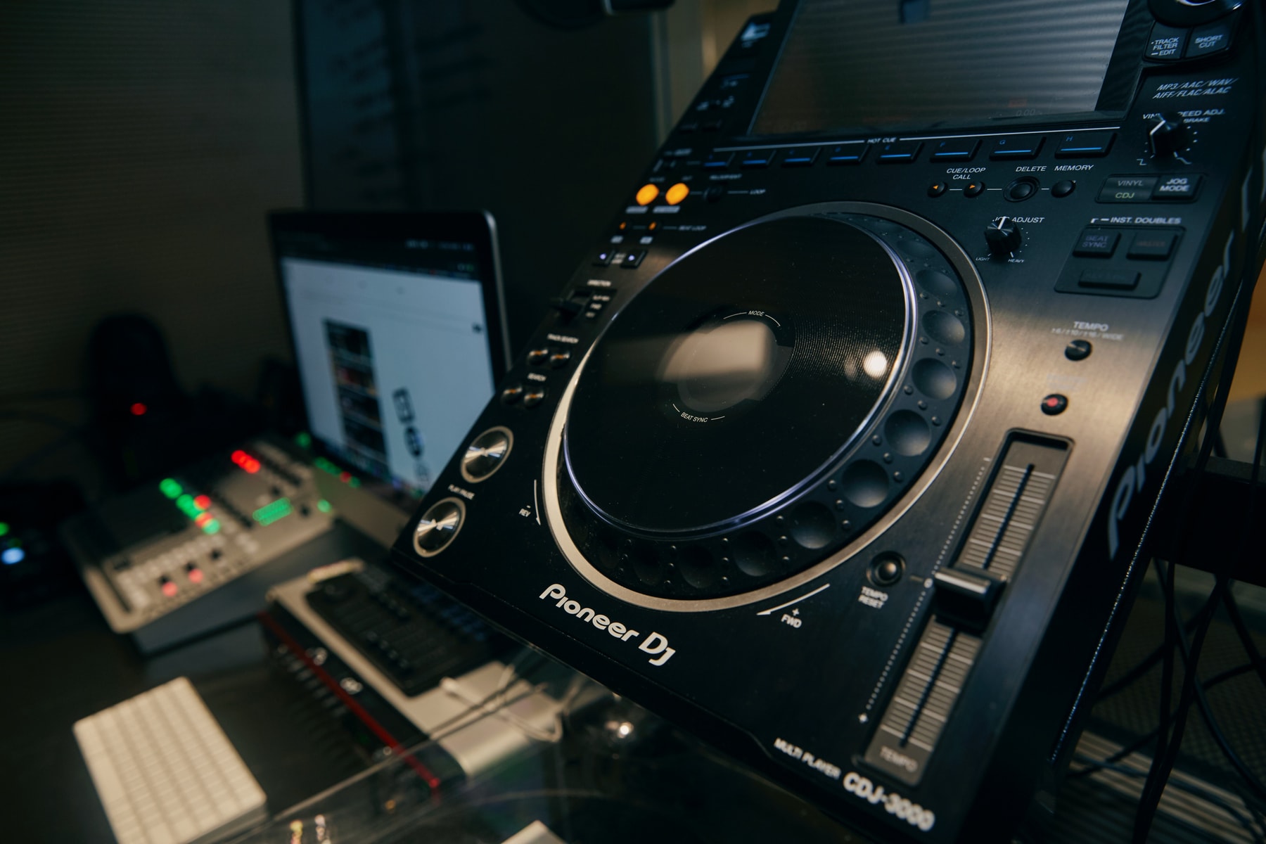 Studio Visits : YETI OUT