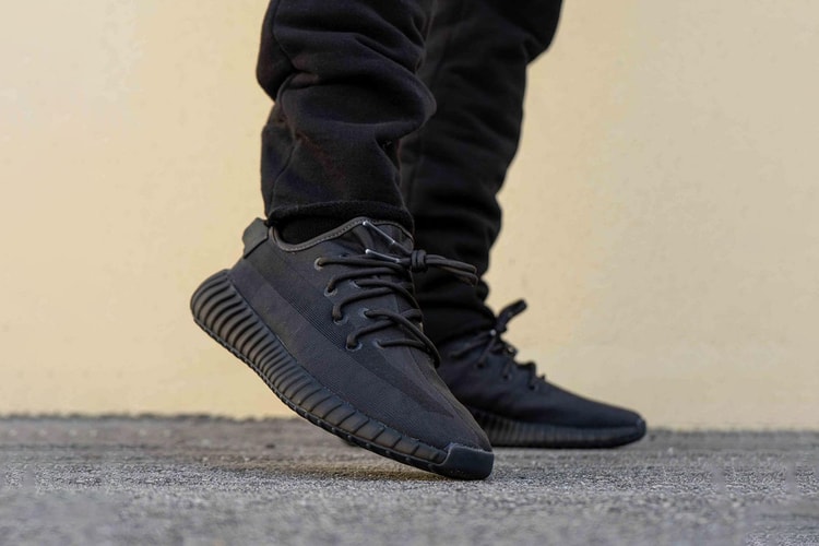 率先預覽 YEEZY BOOST 350 V2 最新配色「Mono Black」上腳圖輯