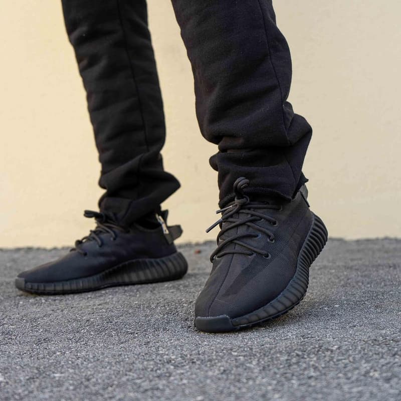 率先預覽 YEEZY BOOST 350 V2 最新配色「Mono Black」上腳圖輯