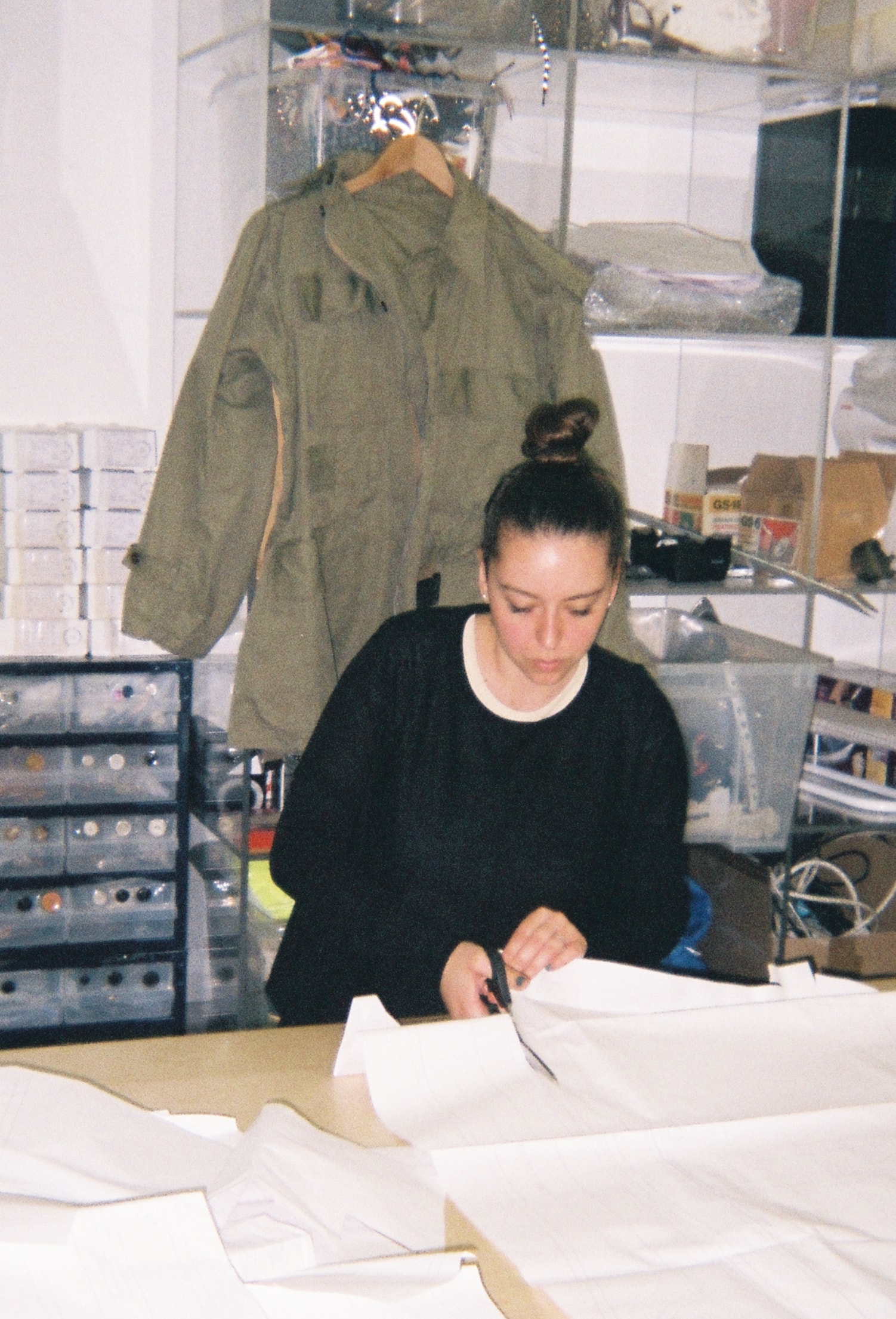 瑞典时装品牌 OUR LEGACY 成员用镜头记录下工作室的一天