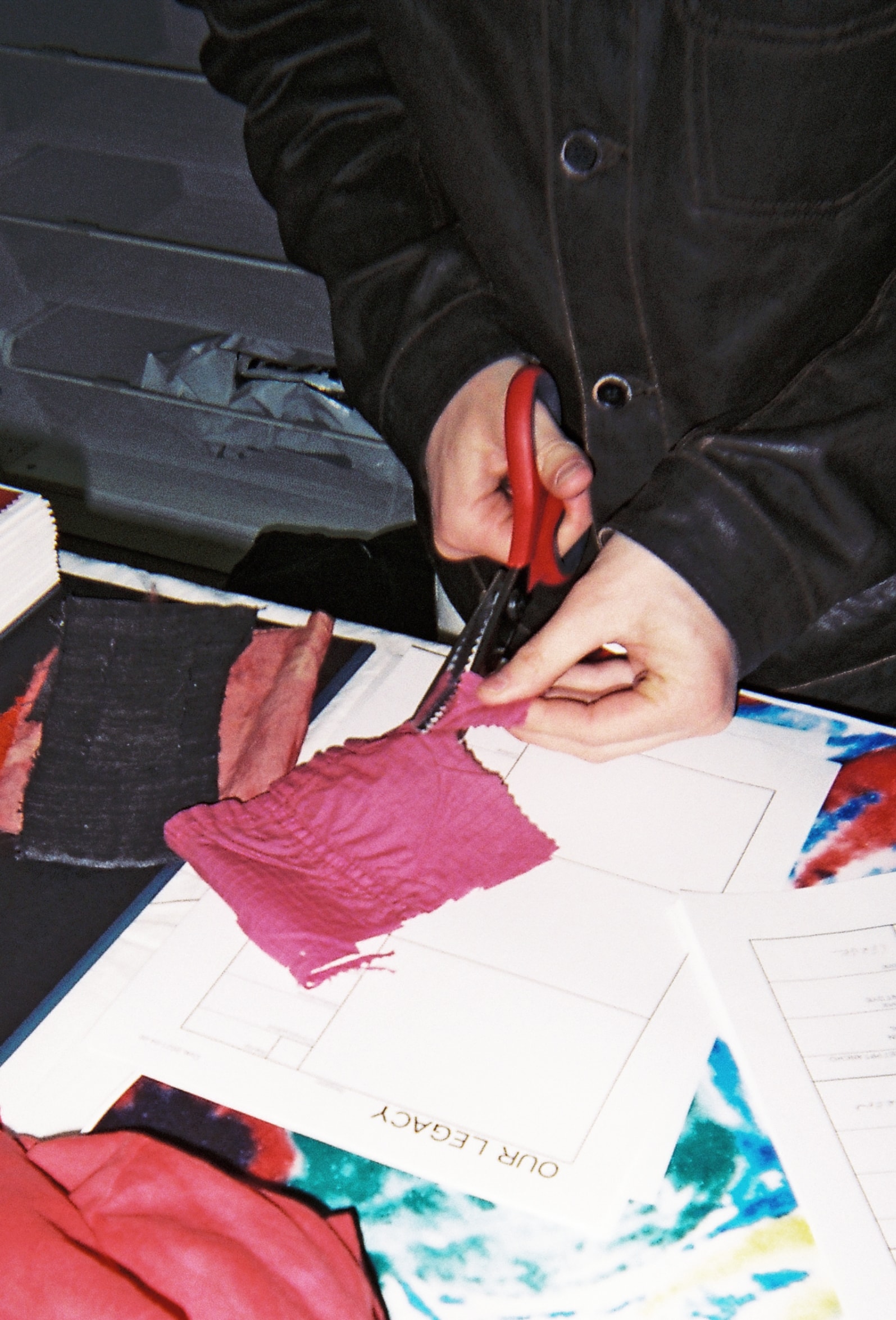 瑞典时装品牌 OUR LEGACY 成员用镜头记录下工作室的一天