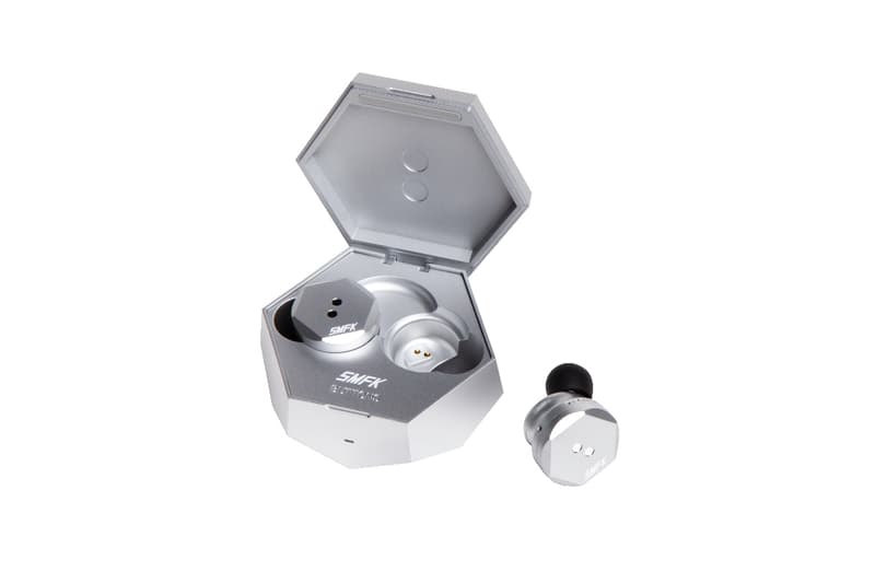 BUTTONS 携手 SMFK 打造联名无线降噪耳机