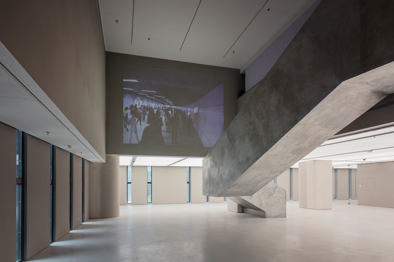 率先走进 UCCA Edge 开馆展「激浪之城: 世纪之交的艺术与上海」