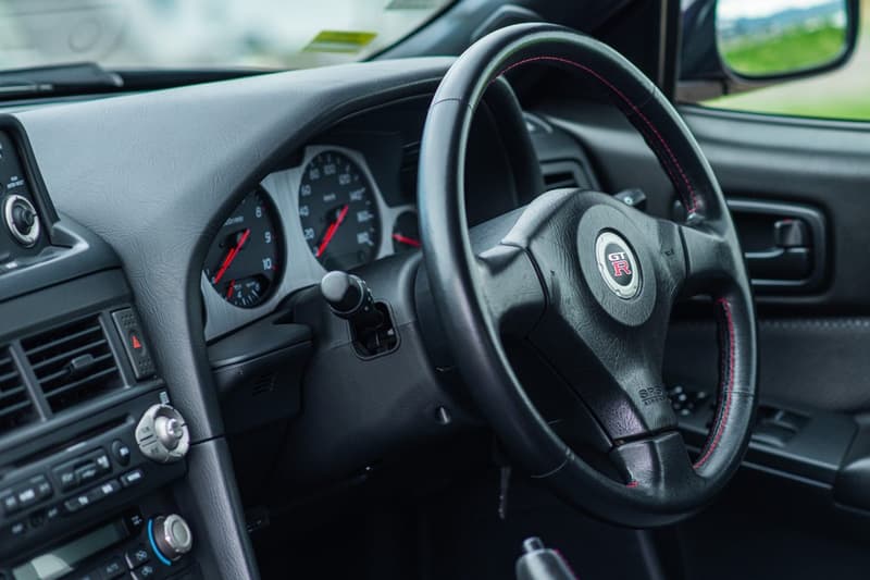 稀有 JDM 車型 1999 Nissan Skyline GT-R V-Spec「Midnight Purple II」展開拍賣