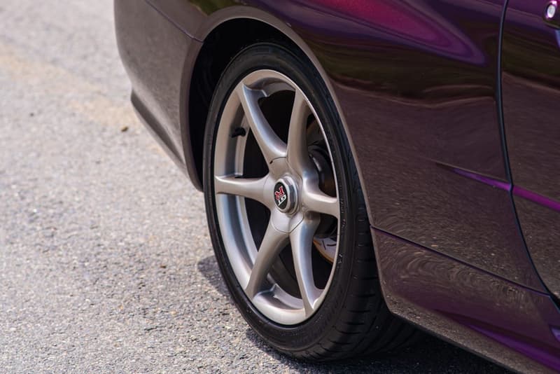 稀有 JDM 車型 1999 Nissan Skyline GT-R V-Spec「Midnight Purple II」展開拍賣