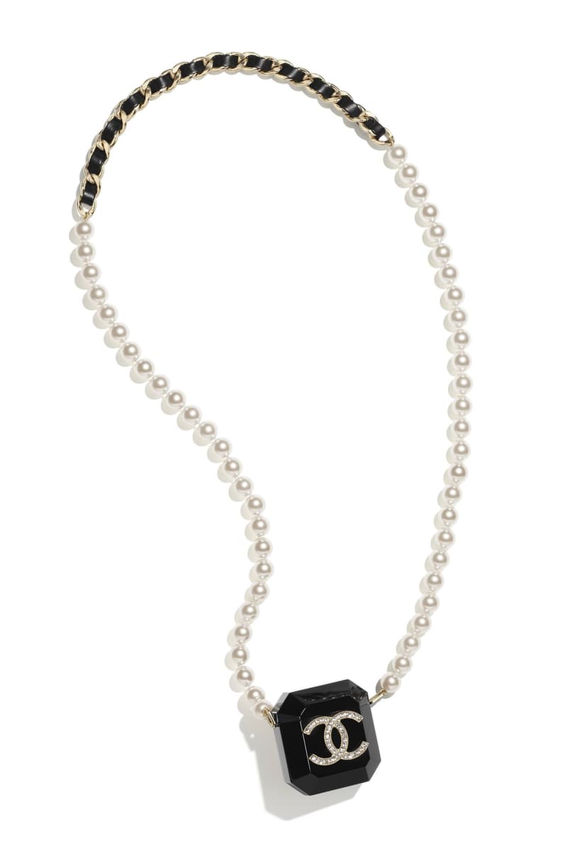 Chanel 推出要價 $2,675 美元 Apple AirPods 珍珠項鍊保護殼