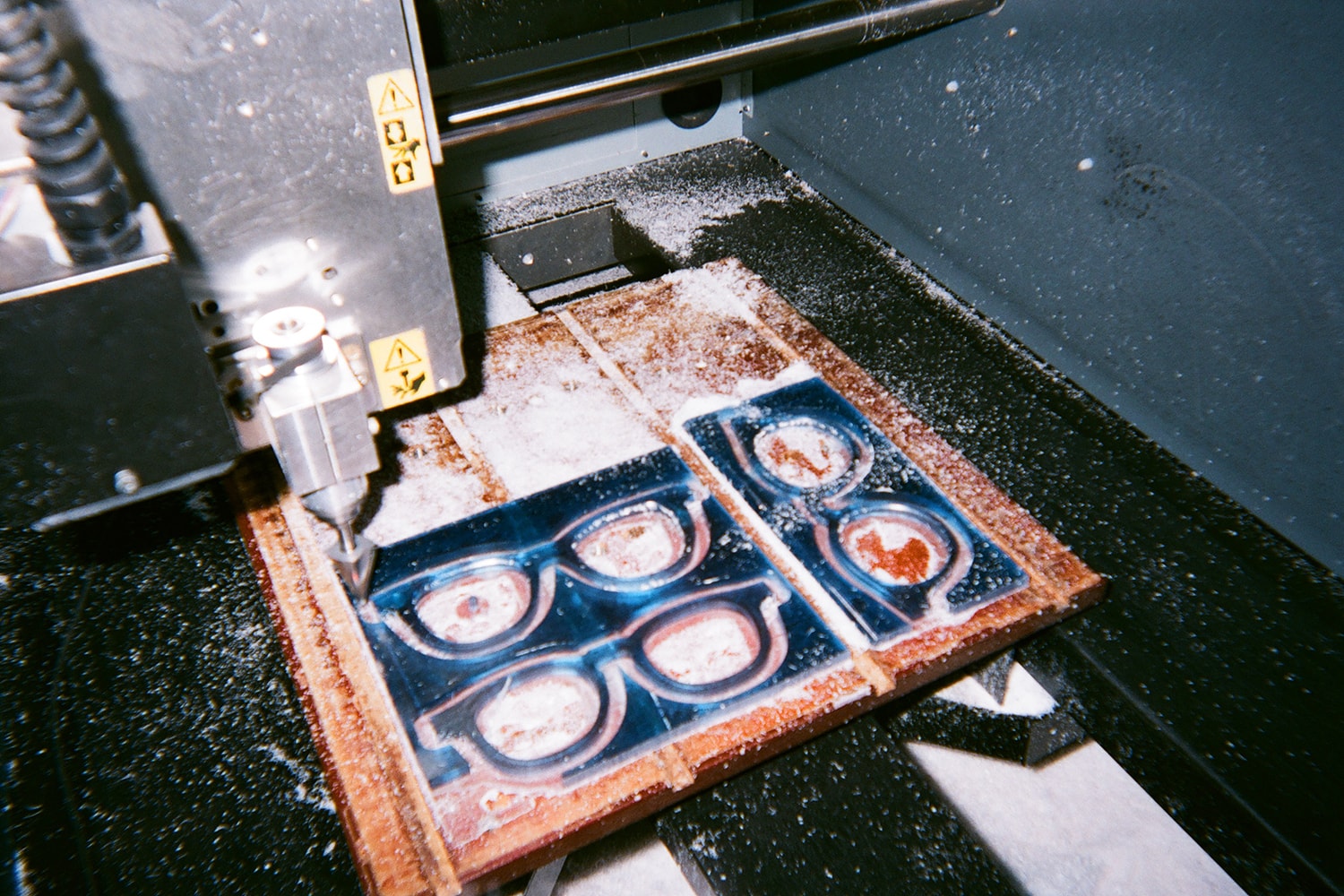 Manual Exposure: Native Sons 主理人 Tommy O’Gara 用镜头记录眼镜制造的幕后工序