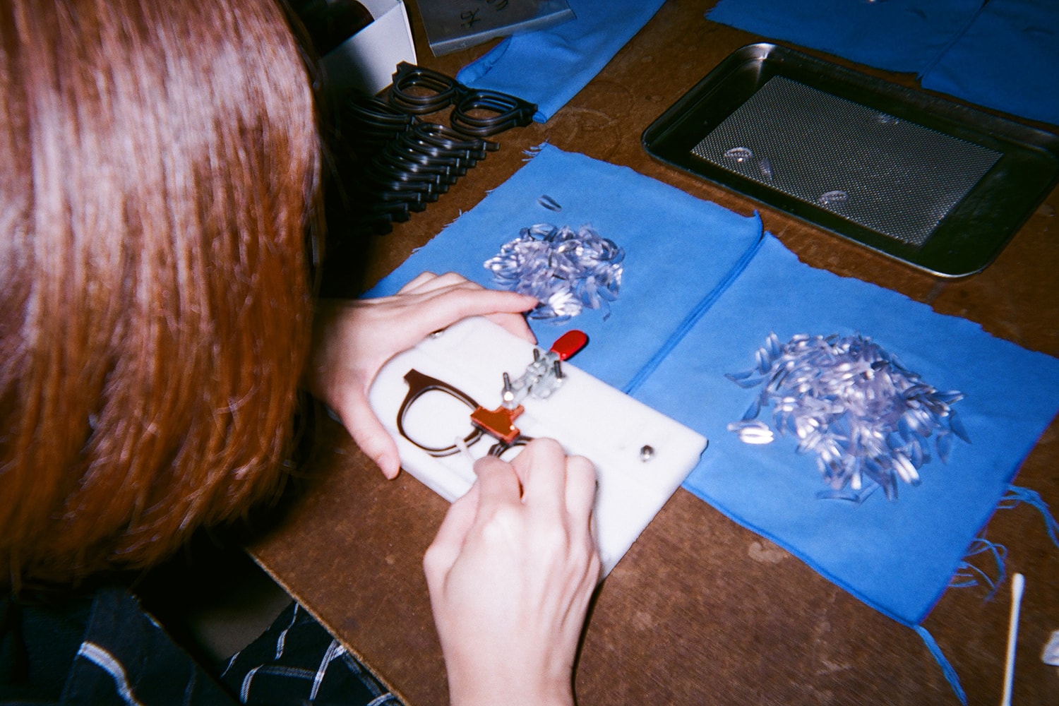 Manual Exposure: Native Sons 主理人 Tommy O’Gara 用镜头记录眼镜制造的幕后工序