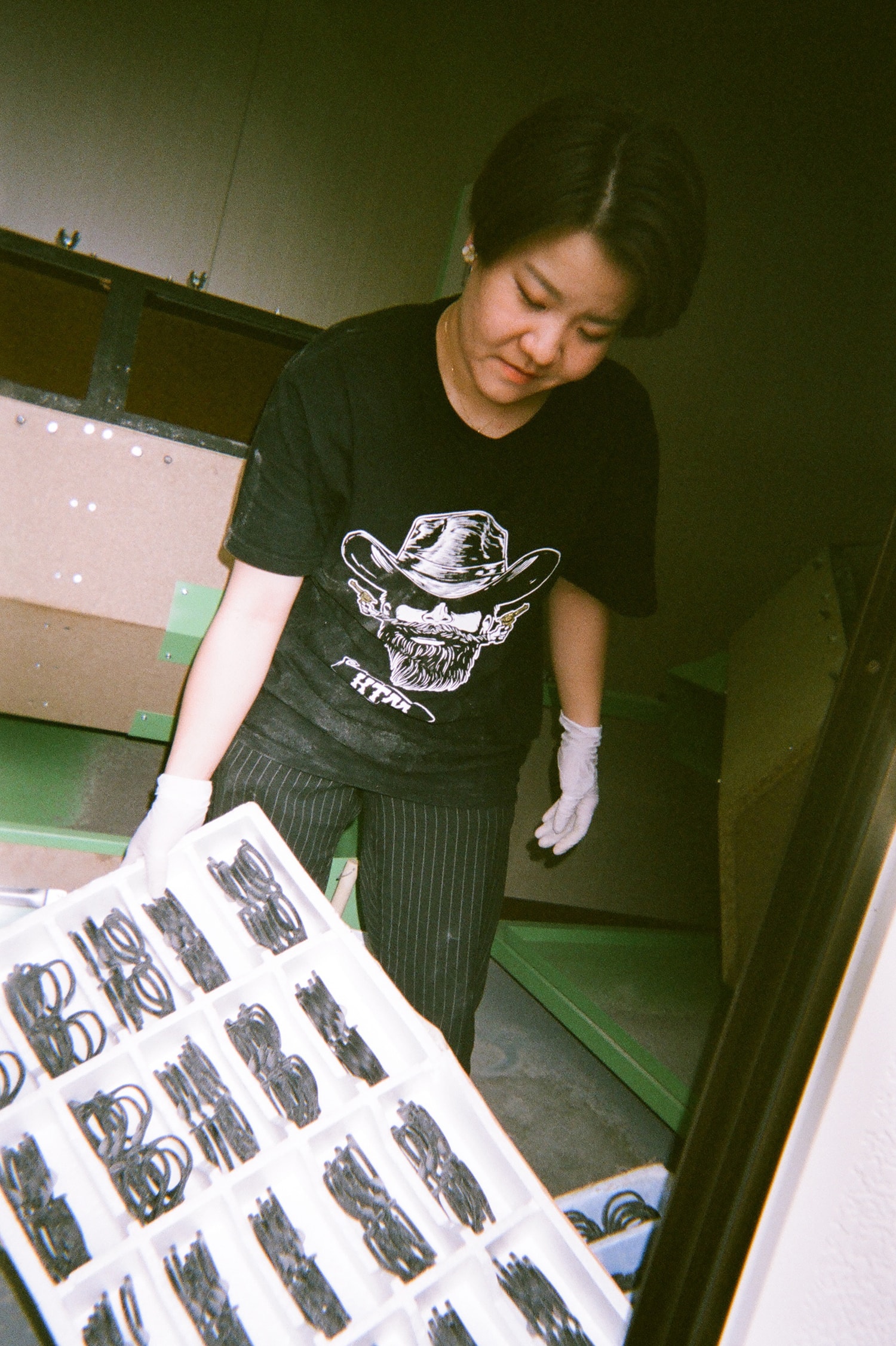 Manual Exposure: Native Sons 主理人 Tommy O’Gara 用镜头记录眼镜制造的幕后工序